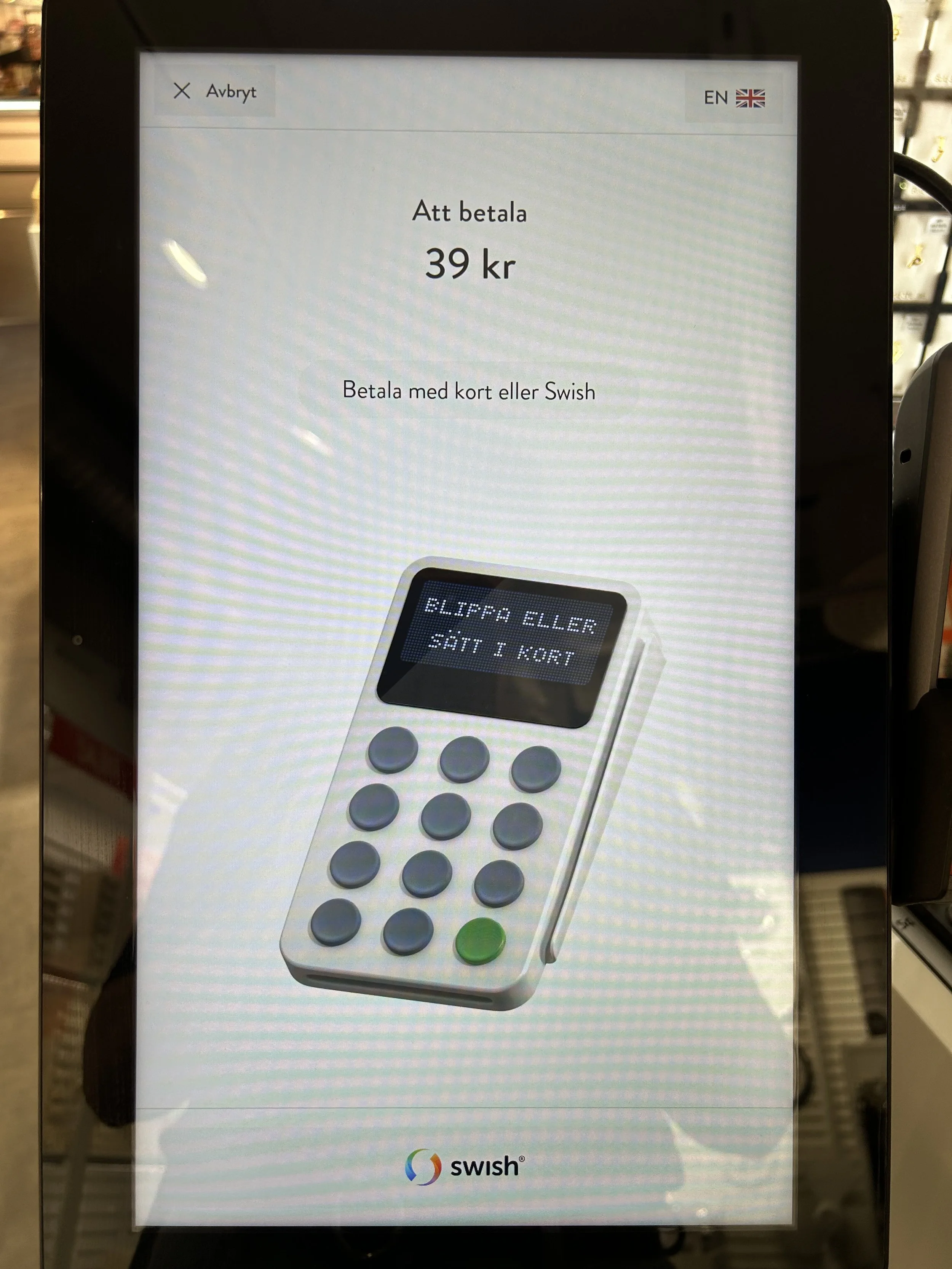Ur&Penn cashier live in store